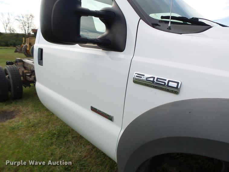 image for item K5601 2005 Ford F450 Super Duty truck cab and chassis