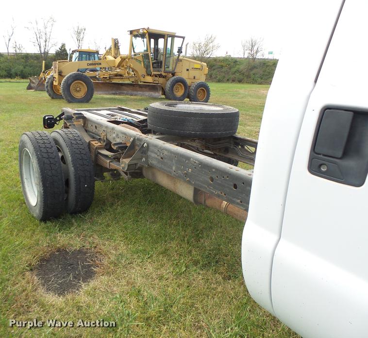 image for item K5601 2005 Ford F450 Super Duty truck cab and chassis
