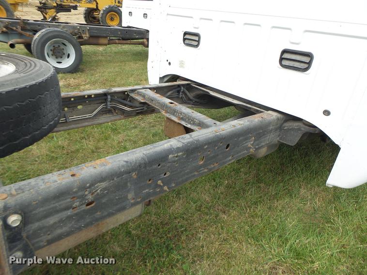 image for item K5601 2005 Ford F450 Super Duty truck cab and chassis