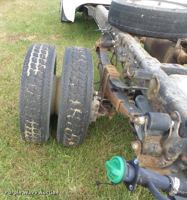 image for item K5601 2005 Ford F450 Super Duty truck cab and chassis