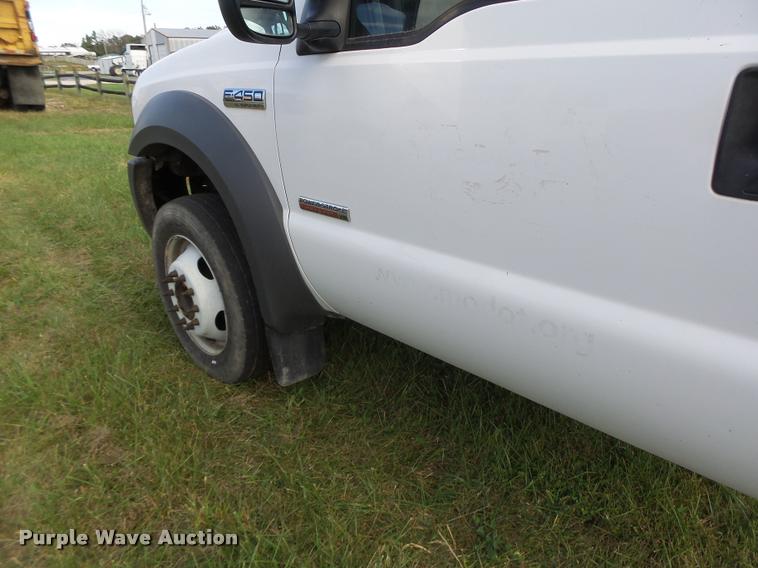 image for item K5601 2005 Ford F450 Super Duty truck cab and chassis