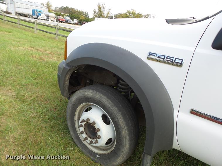 image for item K5601 2005 Ford F450 Super Duty truck cab and chassis