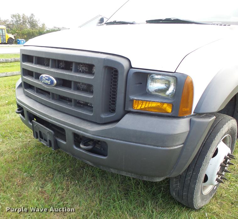 image for item K5601 2005 Ford F450 Super Duty truck cab and chassis