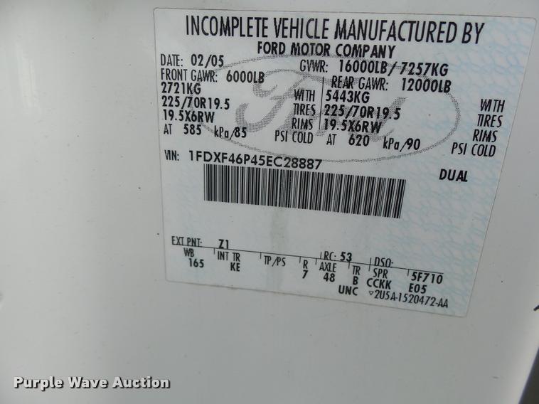 image for item K5601 2005 Ford F450 Super Duty truck cab and chassis