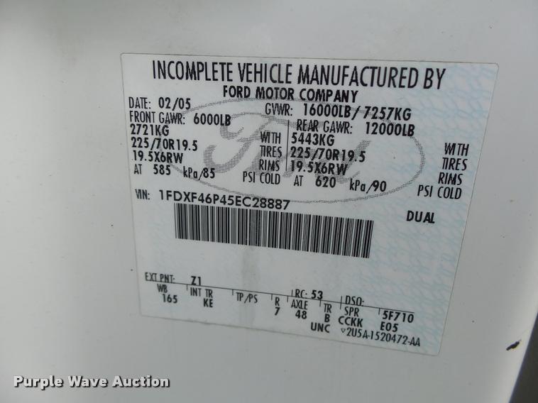 image for item K5601 2005 Ford F450 Super Duty truck cab and chassis