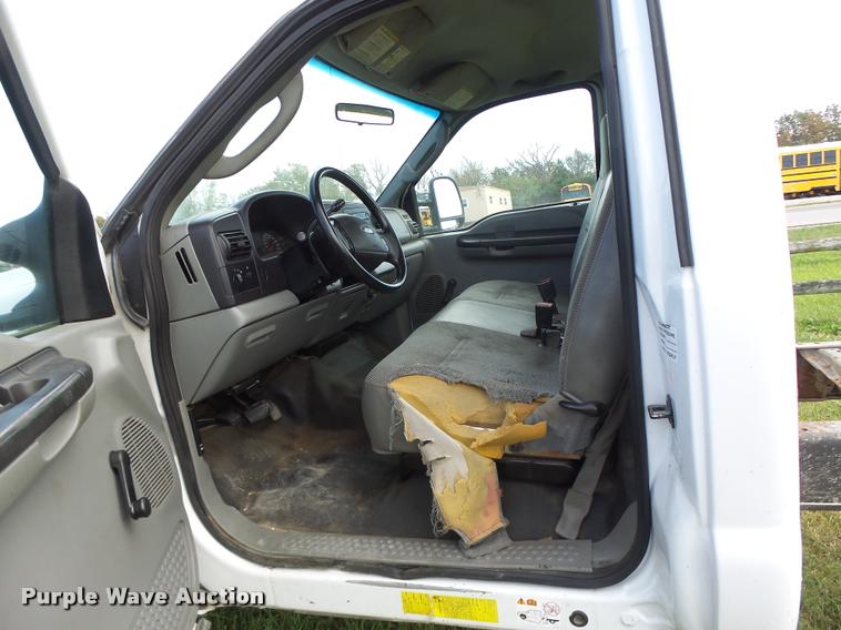 image for item K5601 2005 Ford F450 Super Duty truck cab and chassis