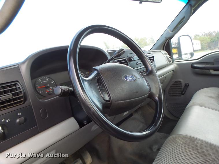 image for item K5601 2005 Ford F450 Super Duty truck cab and chassis