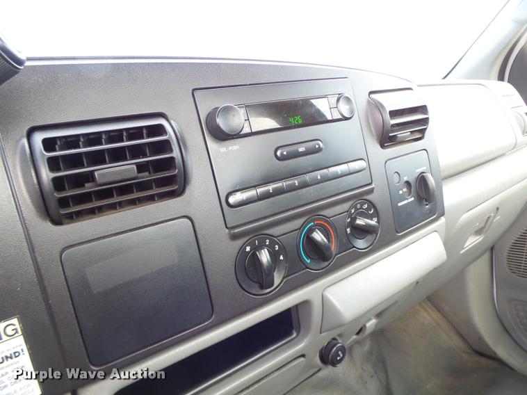 image for item K5601 2005 Ford F450 Super Duty truck cab and chassis