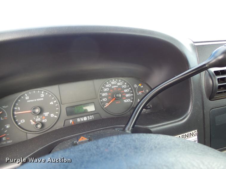 image for item K5601 2005 Ford F450 Super Duty truck cab and chassis