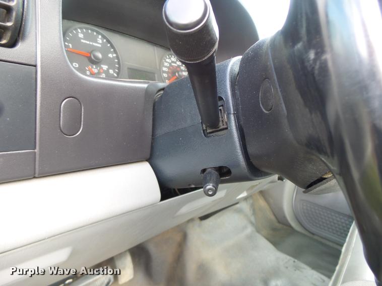 image for item K5601 2005 Ford F450 Super Duty truck cab and chassis