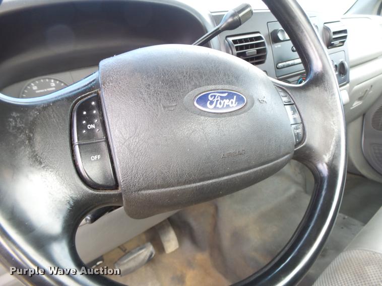 image for item K5601 2005 Ford F450 Super Duty truck cab and chassis