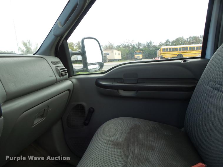 image for item K5601 2005 Ford F450 Super Duty truck cab and chassis