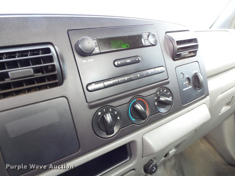 image for item K5601 2005 Ford F450 Super Duty truck cab and chassis