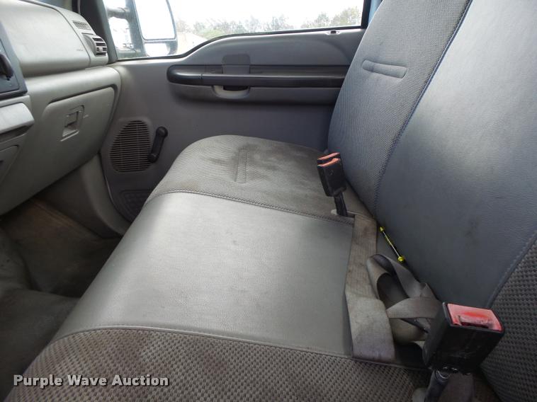 image for item K5601 2005 Ford F450 Super Duty truck cab and chassis