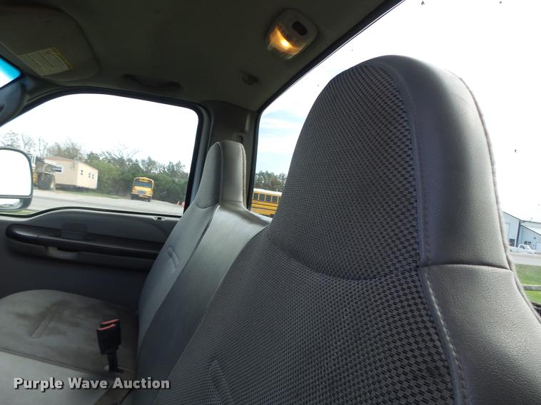 image for item K5601 2005 Ford F450 Super Duty truck cab and chassis