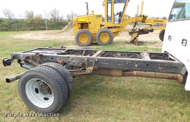 image for item K5602 2004 Ford F450 Super Duty truck cab and chassis