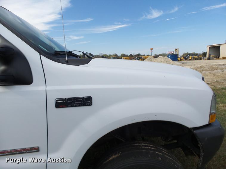 image for item K5602 2004 Ford F450 Super Duty truck cab and chassis