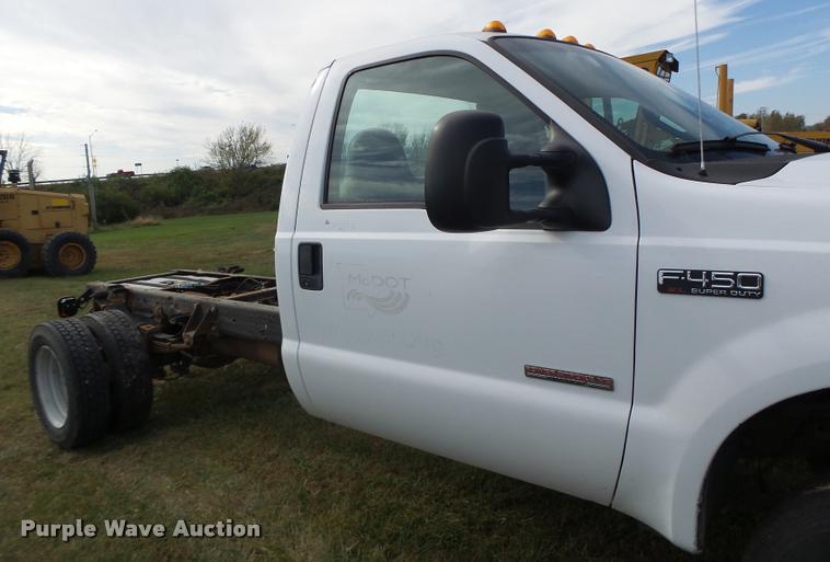 image for item K5602 2004 Ford F450 Super Duty truck cab and chassis