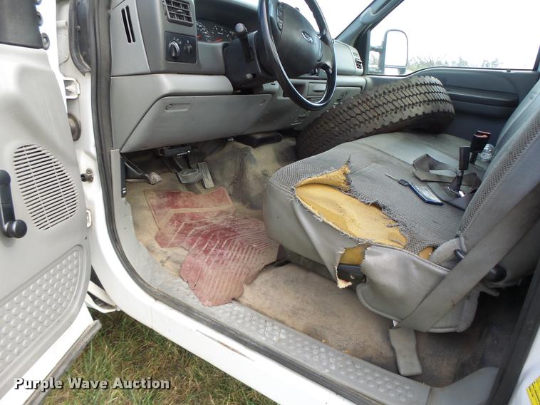 image for item K5602 2004 Ford F450 Super Duty truck cab and chassis