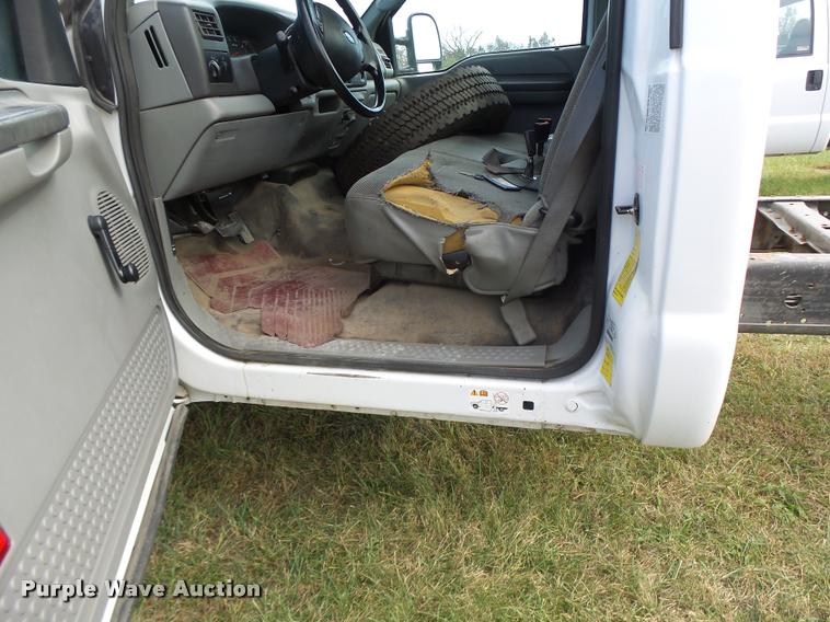 image for item K5602 2004 Ford F450 Super Duty truck cab and chassis