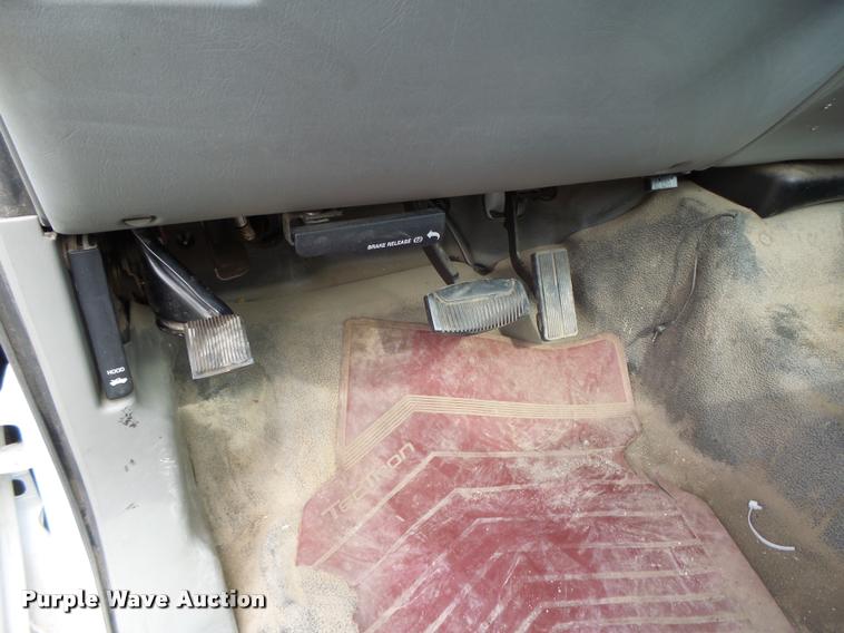 image for item K5602 2004 Ford F450 Super Duty truck cab and chassis