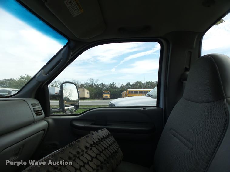 image for item K5602 2004 Ford F450 Super Duty truck cab and chassis