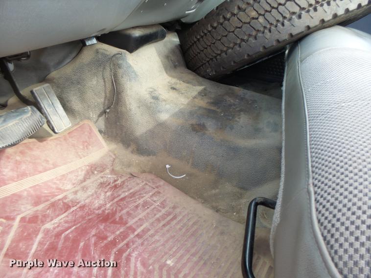 image for item K5602 2004 Ford F450 Super Duty truck cab and chassis