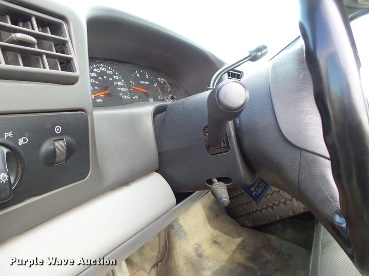 image for item K5602 2004 Ford F450 Super Duty truck cab and chassis