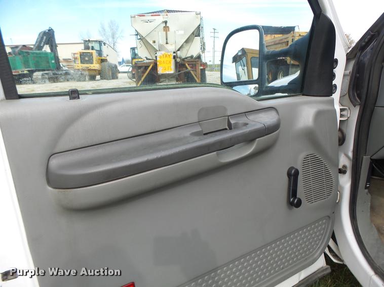 image for item K5602 2004 Ford F450 Super Duty truck cab and chassis