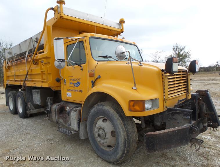 image for item K5620 1999 International 4900 dump truck