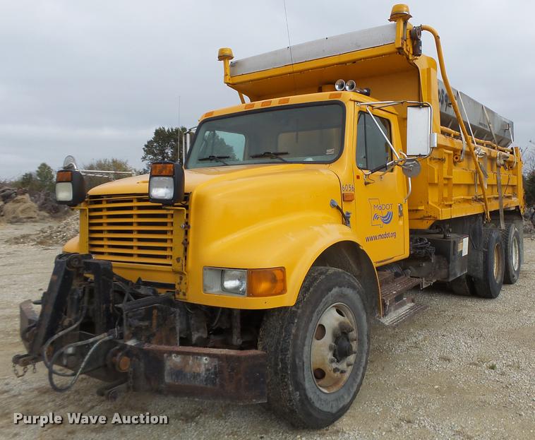 image for item K5620 1999 International 4900 dump truck