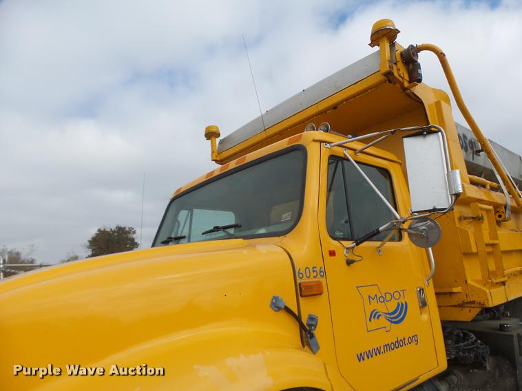 image for item K5620 1999 International 4900 dump truck