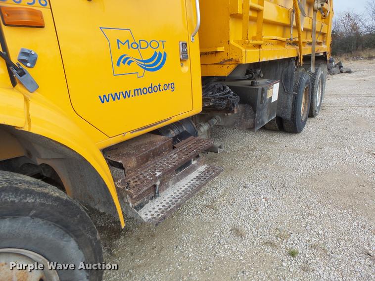 image for item K5620 1999 International 4900 dump truck