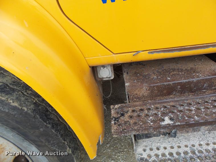 image for item K5620 1999 International 4900 dump truck