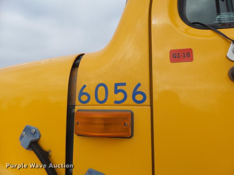 image for item K5620 1999 International 4900 dump truck