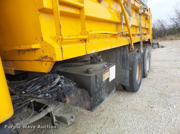 image for item K5620 1999 International 4900 dump truck