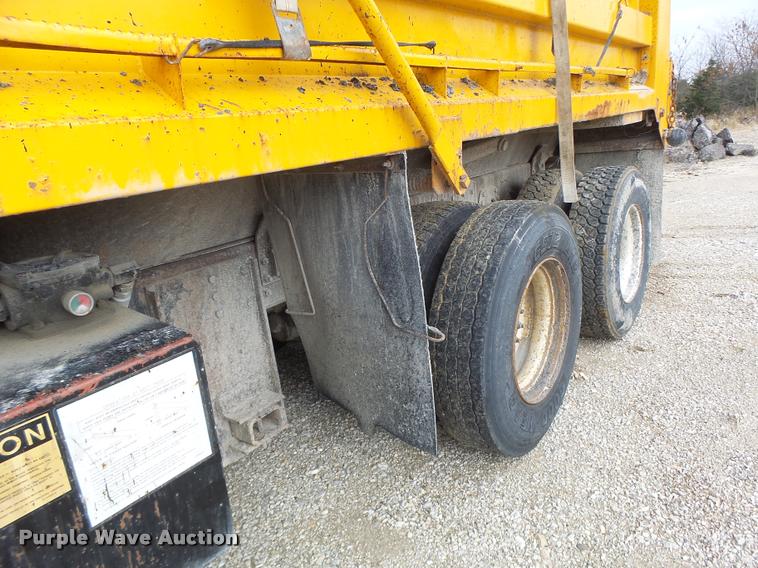 image for item K5620 1999 International 4900 dump truck