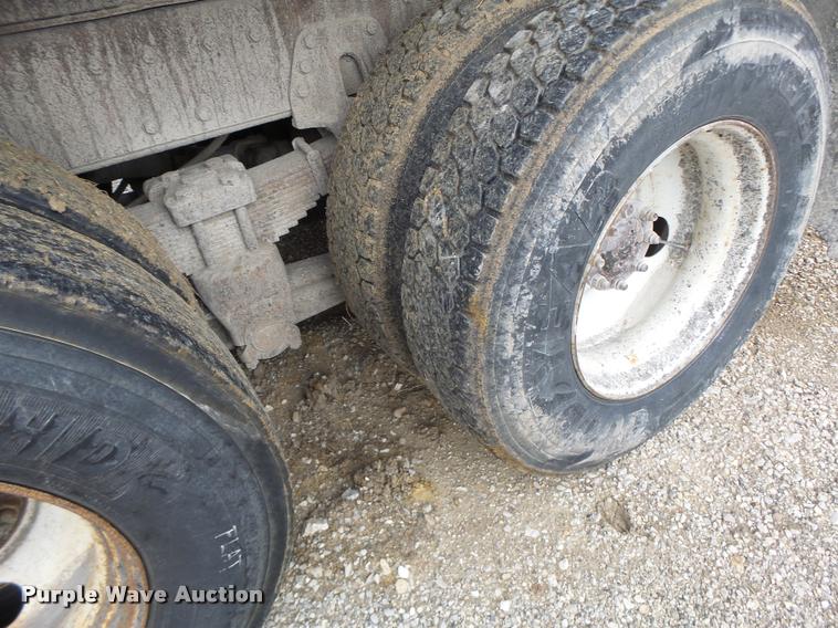 image for item K5620 1999 International 4900 dump truck