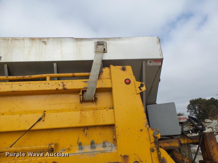 image for item K5620 1999 International 4900 dump truck