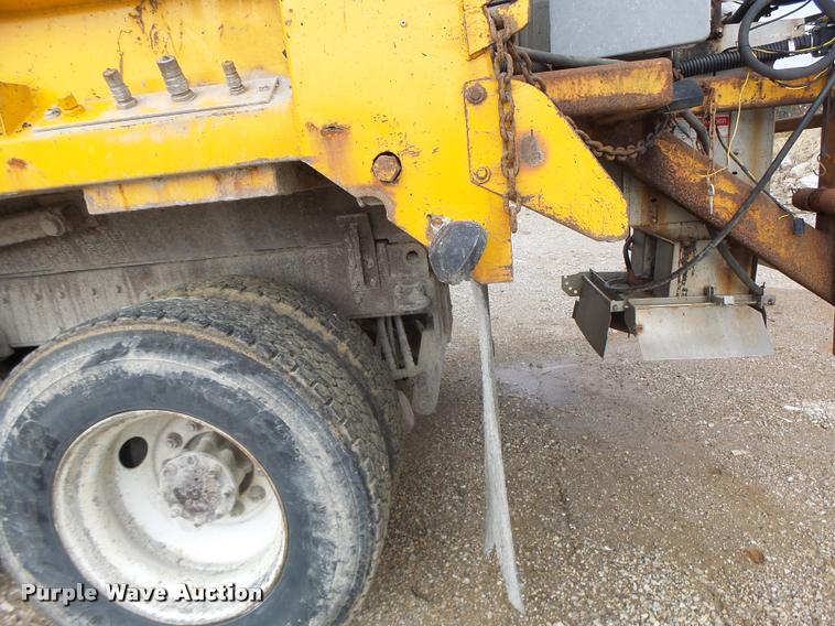 image for item K5620 1999 International 4900 dump truck