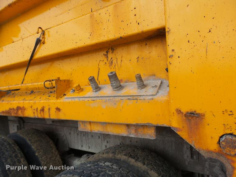 image for item K5620 1999 International 4900 dump truck