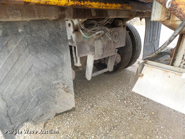 image for item K5620 1999 International 4900 dump truck