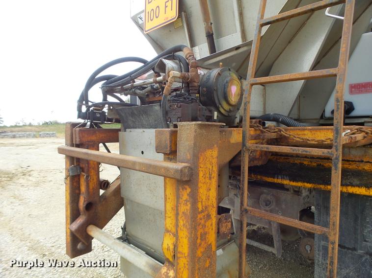 image for item K5620 1999 International 4900 dump truck