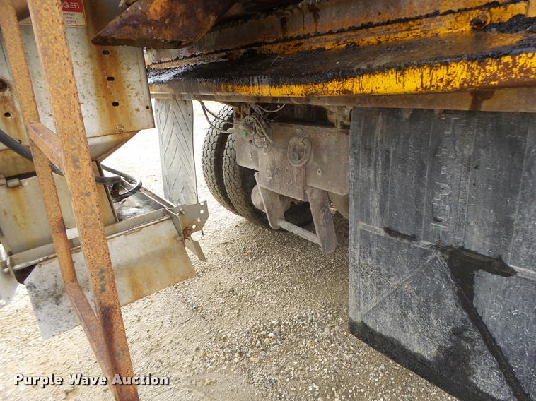 image for item K5620 1999 International 4900 dump truck