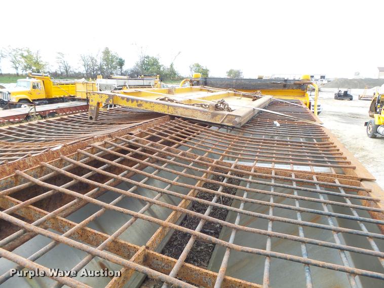 image for item K5620 1999 International 4900 dump truck