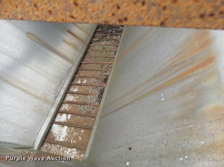 image for item K5620 1999 International 4900 dump truck