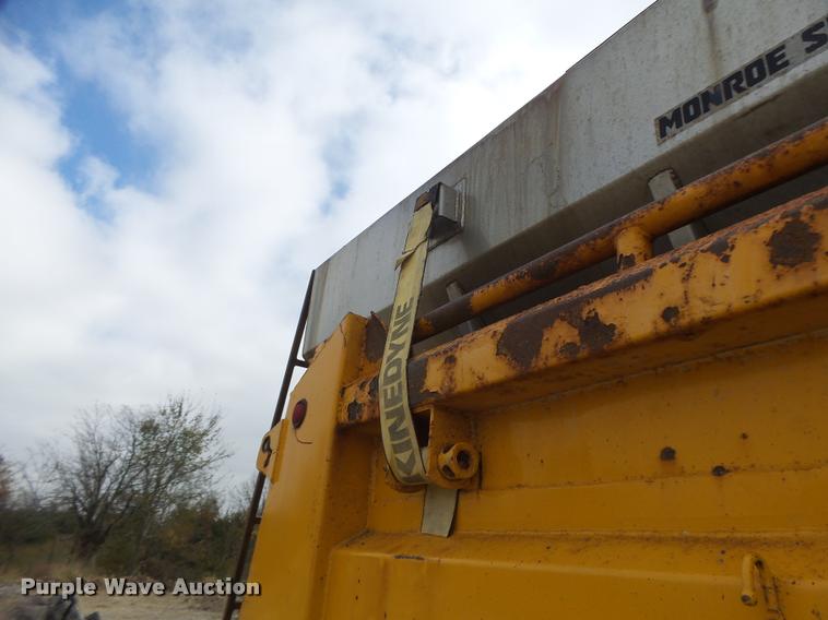 image for item K5620 1999 International 4900 dump truck