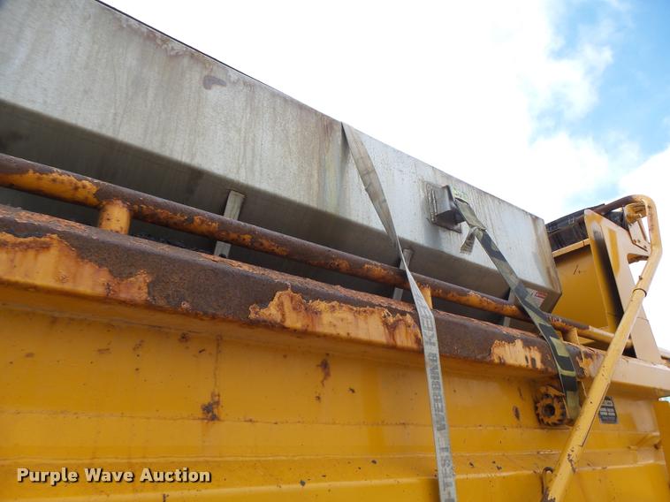 image for item K5620 1999 International 4900 dump truck