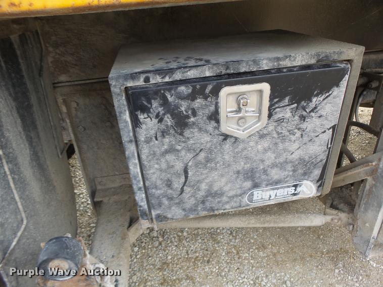 image for item K5620 1999 International 4900 dump truck