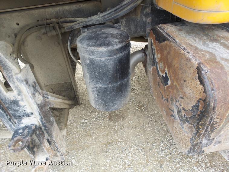 image for item K5620 1999 International 4900 dump truck